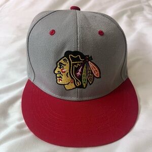 Chicago Blackhawks Pro Standard Classic
Logo Snapback Hat - Gray/Red